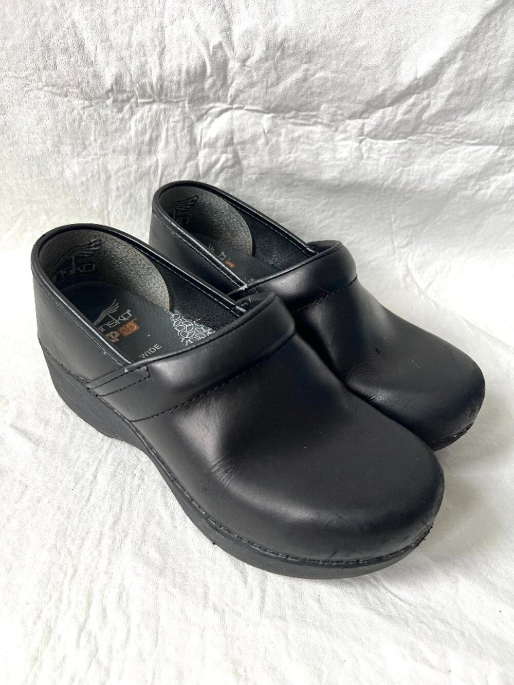 Dansko clogs XP 2.0 black leather slip on shoes womens EU 37 6.5 7 Wide width